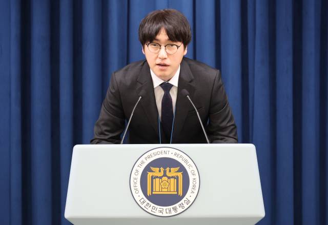 하정우 AI미래기획수석이 19일 용산 대통령실에서 이공계특별법 관련 브리핑을 하고 있다. 연합뉴스