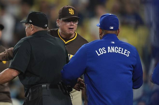 ▲ 20일(한국시간) 경기에서 데이브 로버츠 감독과 마이크 실트 감독은 나란히 퇴장당했다. ⓒ연합뉴스/AP