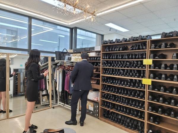 고양시 덕양구 화정동에 위치한 내일꿈제작소의 면접정장 대여실. 2025.6.20 /고양시 제공