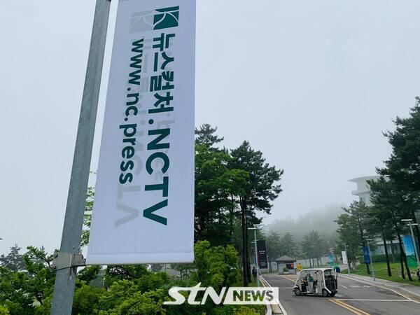 21일 한국여자프로골프(KLPGA) 투어 '더헤븐 마스터즈'가 진행 중인 가운데 대회장 입구부터 곳곳에 국내 중견 인터넷 매체 뉴스컬처 홍보 배너가 걸려 있다. 사진┃이상완 기자