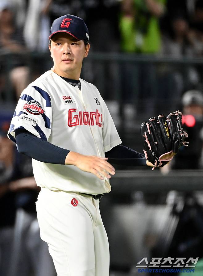김원중이 기뻐하고 있다. 부산=허상욱 기자wook@sportschosun.com/2025.06.19/