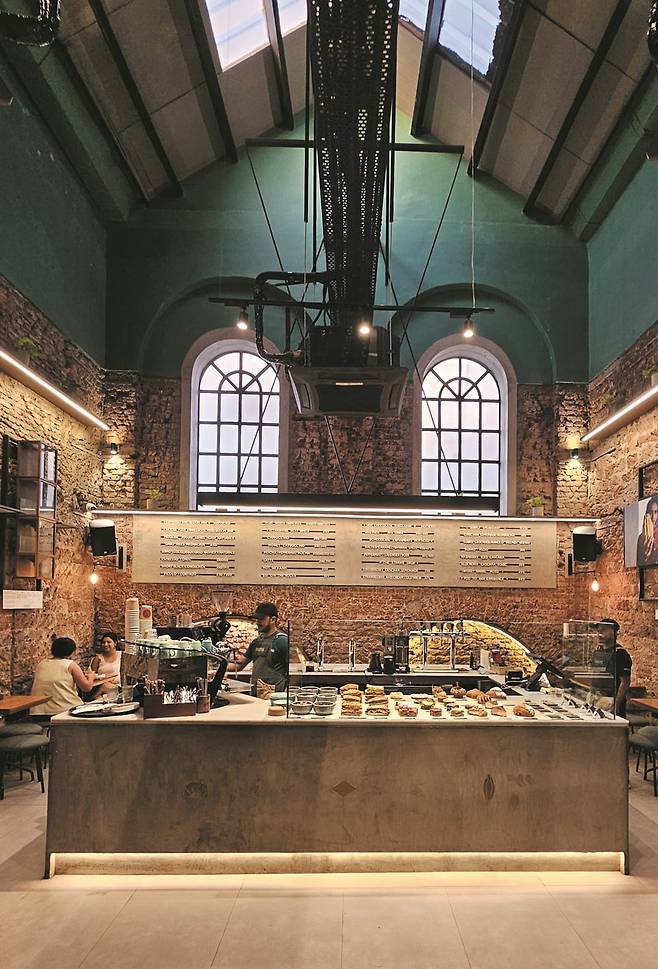 카카오빈부터 최종 초콜릿 제품까지 모든 과정을 경험할 수 있는 '서브코 카카오 밀'. /김성윤 기자