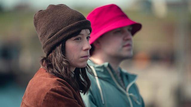 야망 넘치는 검사 메리트(왼쪽)는 고향을 방문하기 위해 탄 페리에서 4년 전 실종된다. 넷플릭스 제공