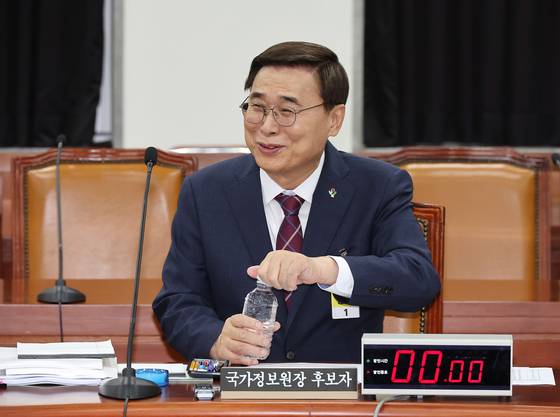 이종석 국가정보원장 후보자가 19일 오후 서울 여의도 국회 정보위원회에서 대북·안보 관련 질의를 위해 비공개로 진행되는 인사청문회에 참석해 자리하고 있다. 연합뉴스