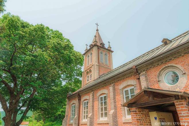 고풍스러운 고딕양식의 풍수원성당. /사진=한국관광공사
