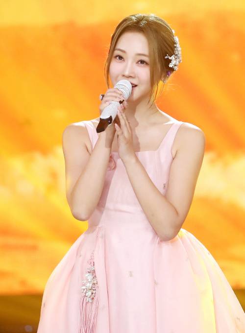 트로트 가수 홍지윤이 전 소속사를 상대로 낸 전속계약 효력 부존재 소송에서 승소했다. /사진=뉴스1