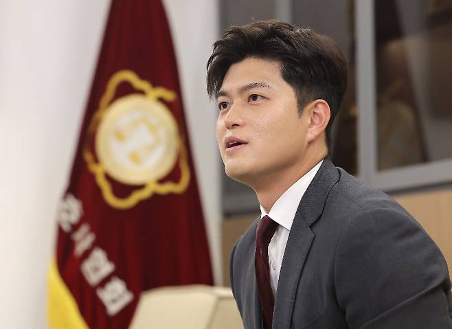 국민의힘 김용태 비대위원장, 대현변협 방문 (서울=연합뉴스) 류영석 기자 = 국민의힘 김용태 비상대책위원장이 20일 서울 서초구 대한변호사협회를 방문해 김정욱 협회장과 면담을 하고 있다. 2025.6.20 ondol@yna.co.kr (끝) <저작권자(c) 연합뉴스, 무단 전재-재배포, AI 학습 및 활용 금지> 연합뉴스