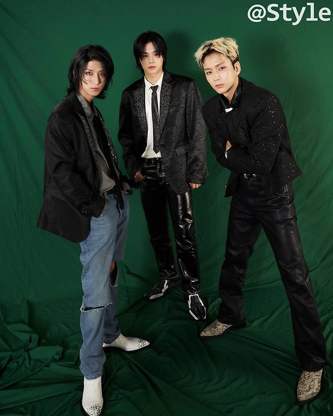 밴드 엑스디너리 히어로즈의 ‘ASEA 2025’ 현장 스튜디오 이미지. 사진 앳스타일