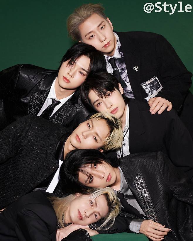 밴드 엑스디너리 히어로즈의 ‘ASEA 2025’ 현장 스튜디오 이미지. 사진 앳스타일