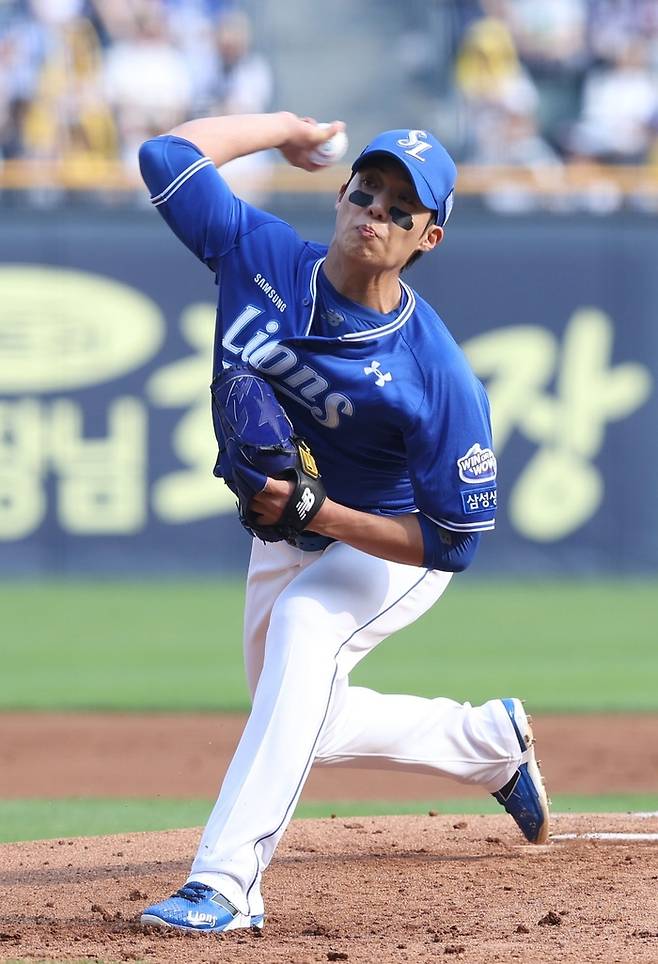 마운드에서 투구 중인 원태인. <삼성 라이온즈 제공>