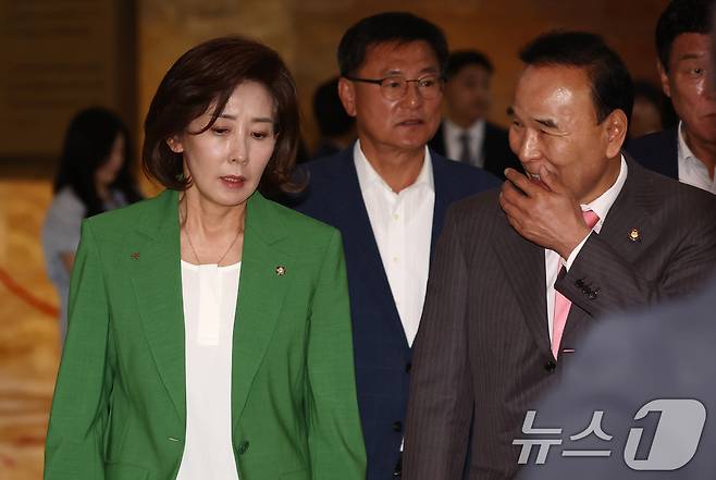 나경원 국민의힘 의원이 5일 서울 여의도 국회에서 열린 본회의에 참석하고 있다. 2025.6.5/뉴스1 ⓒ News1 김민지 기자