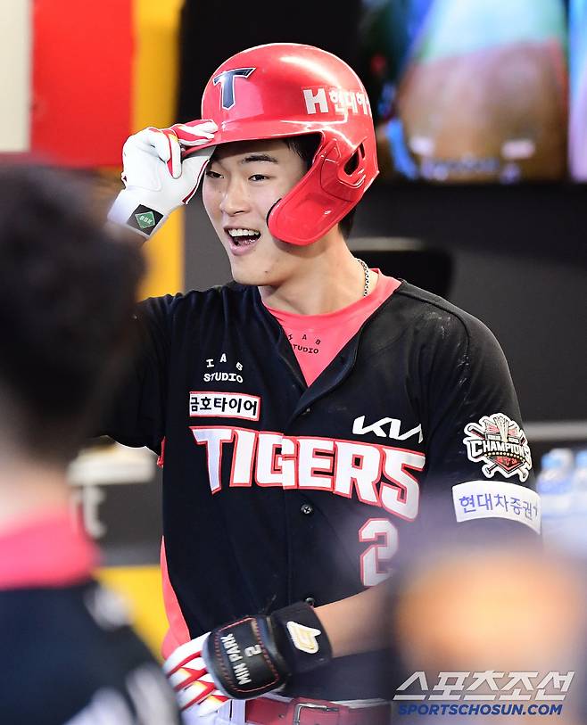 21일 인천 SSG랜더스필드에서 열린 SSG와 KIA의 경기. 8회초 KIA 박민이 SSG 박기호를 상대로 솔로홈런을 날렸다. 득점한 박민. 인천=송정헌 기자songs@sportschosun.com/2025.06.21/