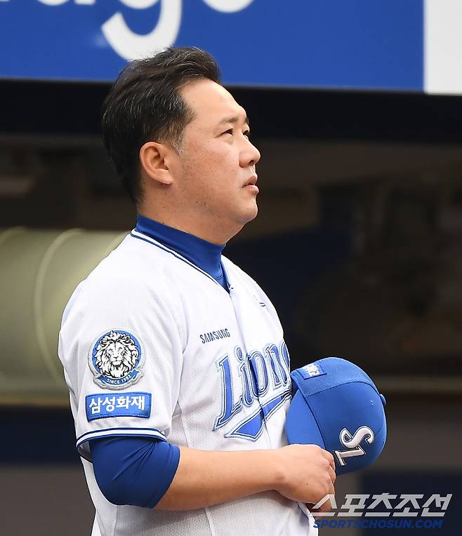 17일 대구 라이온즈파크에서 열린 두산-삼성전. 삼성 박진만 감독이 국민의례를 하고 있다. 대구=정재근 기자 cjg@sportschosun.com/2025.6.17/