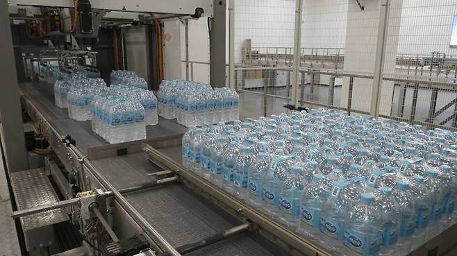 농심 백산수 공장에서 백산수가 생산되고 있다. 농심 제공