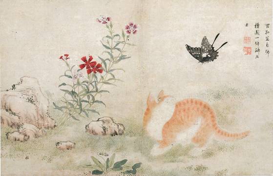 패랭이꽃 핀 초여름 정원에서 고양이가 제비나비를 놀리고 있다. 단원 김홍도의 '황묘농접'(18세기). 털 한 올 한 올의 묘사 뿐 아니라 생물들과의 관계에서 벌어지는 긴장감 등 구도의 천재였다. 사진 간송미술문화재단