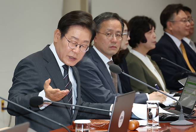 이재명 대통령이 6월19일 서울 용산 대통령실청사에서 국무회의를 주재하고 있다. 대통령실사진기자단