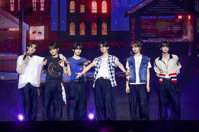 그룹 투어스. 플레디스 제공