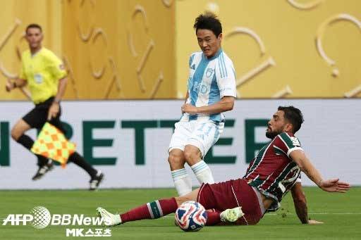 엄원상은 이날 팀의 두 골에 모두 기여했다. 사진(美 이스트 러더퍼드)=ⓒAFPBBNews = News1