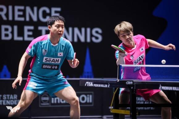 임종훈-안재현 조가 30일(한국시간) 인도 첸나이에서 열린 월드테이블테니스(WTT) 스타 컨텐더 첸나이 2025 남자복식 결승전에서 일본의 하리모토 도모카즈-마쓰시마 소라 조와 경기하고 있다. 임종훈-안재현조가 3-1(11-4 11-13 11-2 11-3)로 승리하며 우승했다. WTT 제공