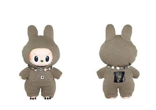 세븐틴이 패션 브랜드 사카이 등과 협업해 내놓은 한정판 ‘라부부’ 인형이 자선 경매에서 최고가 4300만원에 낙찰됐다. 주피터(JOOPITER) 캡처