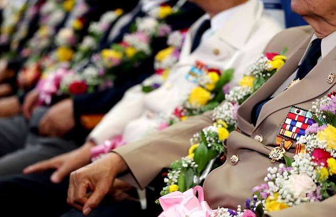 ▲ 19일 인천 미추홀구 정부인천지방합동청사 대강당에서 열린 '제37회 인천보훈대상 시상식'에 참석한 유공자들의 모습. /이호윤 기자 256@incheonilbo.com