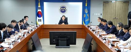 이재명 대통령이 23일 서울 용산구 대통령실 청사에서 열린 제1차 수석보좌관회의에서 발언하고 있다. 사진=뉴시스