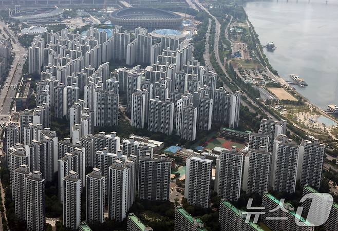 송파구 서울스카이전망대에서 바라본 아파트단지 모습. /뉴스1 ⓒ News1 박세연 기자