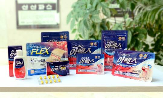 다양한 제형의 '신신파스 아렉스' 라인업. 신신제약 제공