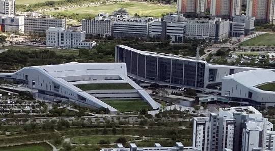 충남도청 청사 전경.