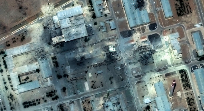 22일(현지시간) 이란의 이스파한 핵 시설이 미군의 공습으로 파손돼 있다. ⓒAP/뉴시스