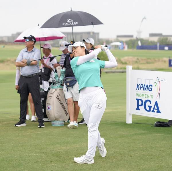 양희영, 김효주, 방신실, 최혜진, 리디아 고, 고진영, 윤이나, 전인지, 넬리 코다, 황유민, 김아림, 박성현, 이정은6, 김세영, 유해란 프로 등이 출전한 2025년 미국여자프로골프(LPGA) 투어 메이저 골프대회 KPMG 위민스 PGA챔피언십에서 루키 윤이나 프로의 모습이다. 사진제공=2025 PGA of America