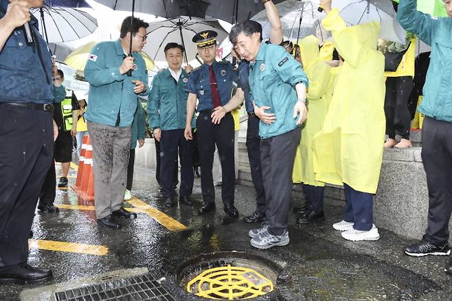 풍수해대비 배수로 점검 모습. 서초구 제공