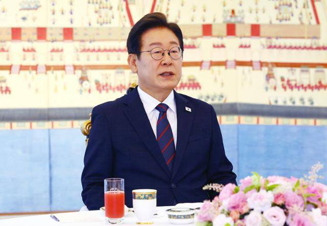 이재명 대통령이 22일 한남동 관저에서 열린 여야 지도부와 오찬에서 발언하고 있다. 뉴시스