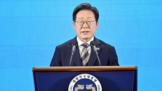 이재명 대통령이 지난 20일 울산전시컨벤션센터에서 열린 '대한민국 AI 고속도로, 울산 AI데이터센터 출범식'에서 격려사를 하고 있다. 대통령실사진기자단