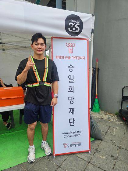 '2025 아이스 버킷 챌린지 런' 봉사자로 나선 자전거 종주 기부 켐페인 '백만프로젝트' 리더 김민우씨. 최은경 기자