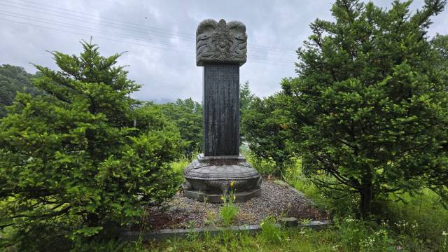 ▲ 춘천시 남면 후동리에 위치한 충의현비. 주변에 어떠한 설명문과 안내판도 없이 홀로 세워져 있다.