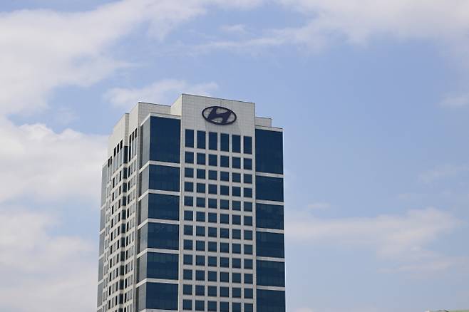 현대차가 무력 충돌에 따른 중동 긴장감이 미칠 각종 악영향에 대해 상황을 예의주시하고 있다. 사진은 서울 양재동 현대차 사옥. /사진=현대차