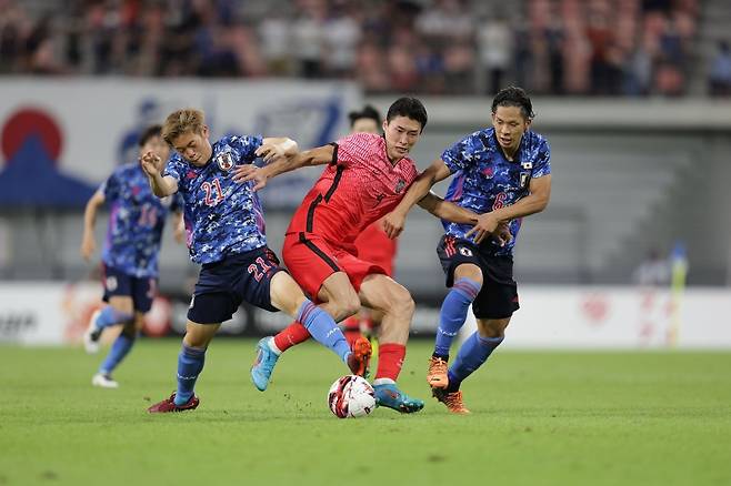 2022카타르월드컵에서 2골을 몰아치며 한국축구 최고 공격수 계보를 이어가게 된 조규성(오른쪽 2번째)은 3년 전 일본에서 개최된 E-1 챔피언십을 직접 경험했다. 사진제공|대한축구협회