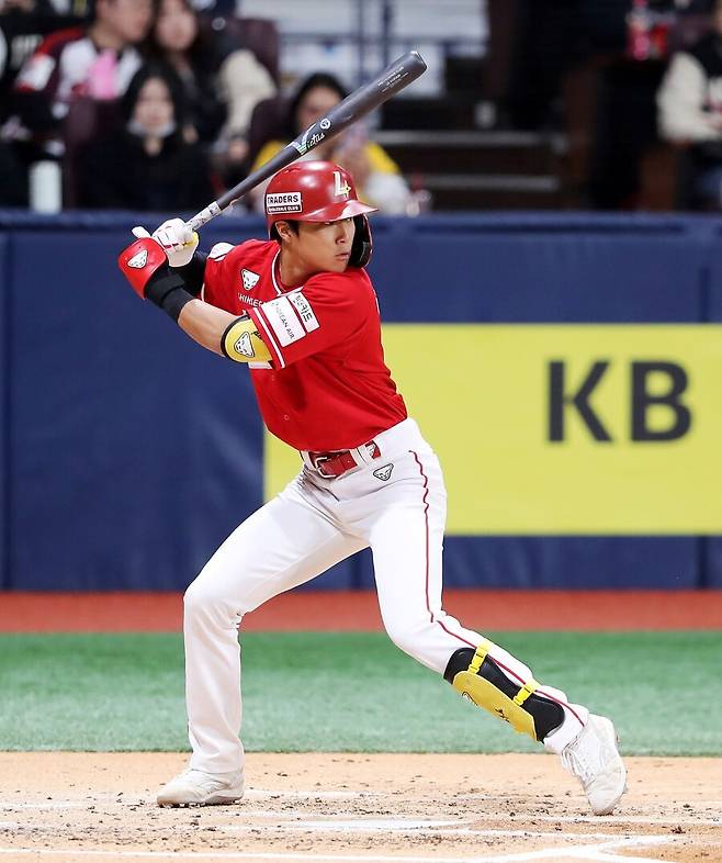 ▲ 시즌 초반 공수 모두에서 부진하며 2군으로 내려간 박지환은 현재 트레이닝부터 차근차근 다지는 육성 프로젝트를 진행 중이다 ⓒSSG랜더스