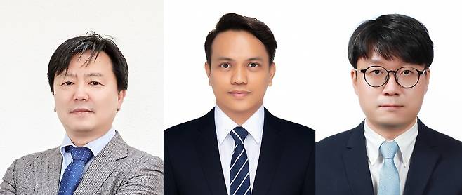 IBS 한국바이러스기초연구소 연구팀 왼쪽부터 최영기 소장, 마크 앤서니·안재우 연구원