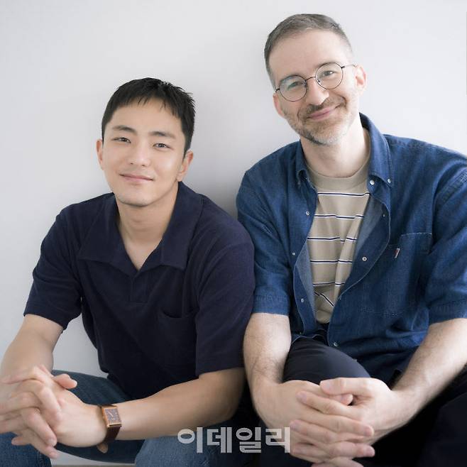 뮤지컬 ‘어쩌면 해피엔딩’을 합작한 박천휴(왼쪽)와 윌 애런슨(사진=NHN링크)