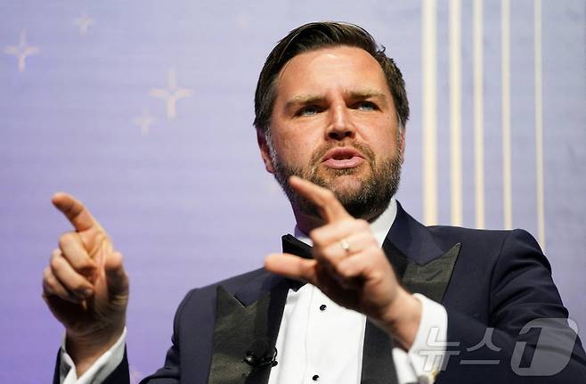 JD 밴스 미국 부통령이 3일(현지시간) 워싱턴 내셔널 빌딩 뮤지엄에서 열린 보수 성향 싱크탱크 아메리칸 컴패스의 행사에 참석해 발언하고 있다. 2025.06.03 ⓒ 로이터=뉴스1 ⓒ News1 최종일 선임기자