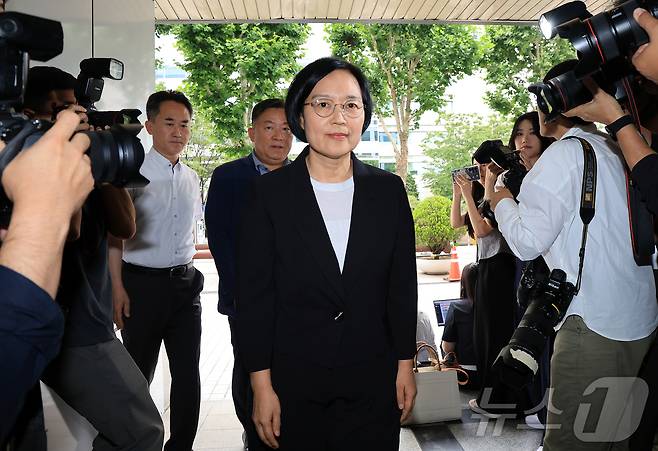 한성숙 중소벤처기업부 장관 후보자가 24일 오후 서울 영등포구 중소기업기술정보진흥원 수도권평가실 내 인사청문회 준비 사무실로 출근하고 있다. 2025.6.24/뉴스1 ⓒ News1 김진환 기자