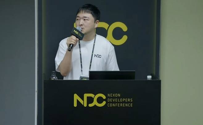 오진욱 넥슨코리아 게임밸류에이션팀 팀장이 24일 경기 성남시에서 열린 넥슨개발자콘퍼런스(NDC)에서 '흥행 예측 AI 개발 활용 도전기'를 주제로 발표하고 있다.(NDC 생중계 화면 갈무리)2025.6.24/뉴스1