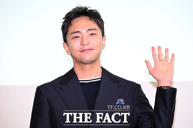 박천휴 작가가 24일 오후 서울 중구 커뮤니티하우스 마실에서 열린 뮤지컬 '어쩌면 해피엔딩' 제78회 토니상 6관왕 기념 기자 간담회에 참석해 포즈를 취하고 있다. /서예원 기자