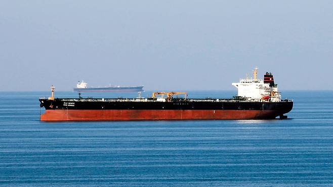 호르무즈 해협을 지나는 유조선들 /로이터 연합뉴스