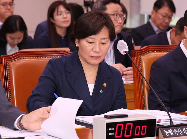 ▲ 장관 인선에서 유임된 송미령 농림축산식품부 장관이 지난 23일 국회에서 열린 농림축산식품해양수산위원회 전체회의에 참석해 있다. 연합뉴스