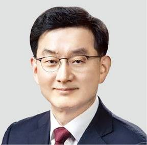 < 윤창렬 국무조정실장 > △1967년 9월 강원 원주 출생 △원주 대성고, 서울대 외교학과 △국무총리 비서실 의전비서관 △문재인 청와대 사회수석 △문재인 정부 국무조정실 1·2차장 △LG 글로벌전략개발원장