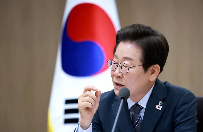 이재명 대통령이 24일 서울 용산 대통령실 청사에서 열린 국무회의를 주재하며 발언하고 있다. 연합뉴스
