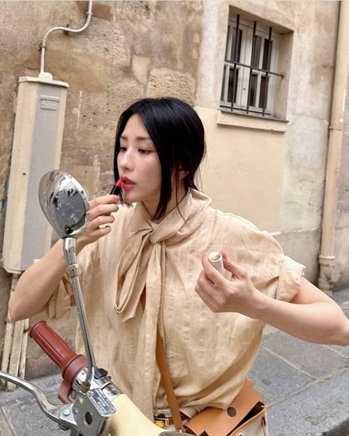 배우 박하선이 SNS를 통해 파리 일상을 공개해 팬들의 눈길을 사로잡았다. 사진=박하선 SNS